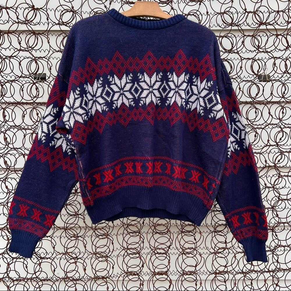 Vintage Loft & Brownstone red blue fair isle snowflake poinsettia knit sweater